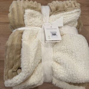 Pottery Barn Ridgline Sherpa Throw New With Tags